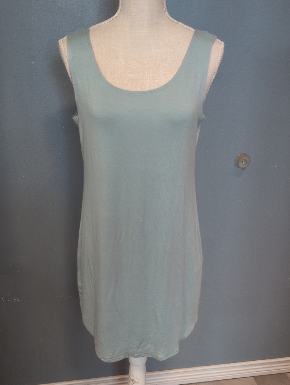 Logo Flowy High-low Hem Largenlook Resortwear Sleeveless Tank Top Resortwear